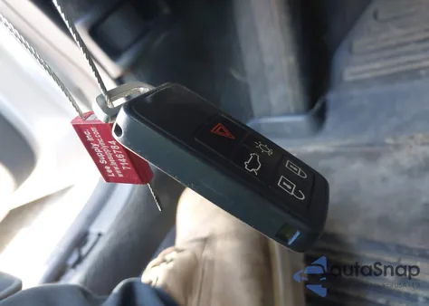 2016 Volvo Xc60 T5 Premier z USA, uszkodzony, nr VIN YV4612RK5G2831142